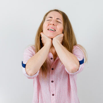 Jaw Pain on One Side When Opening Your Mouth? Causes & Solutions